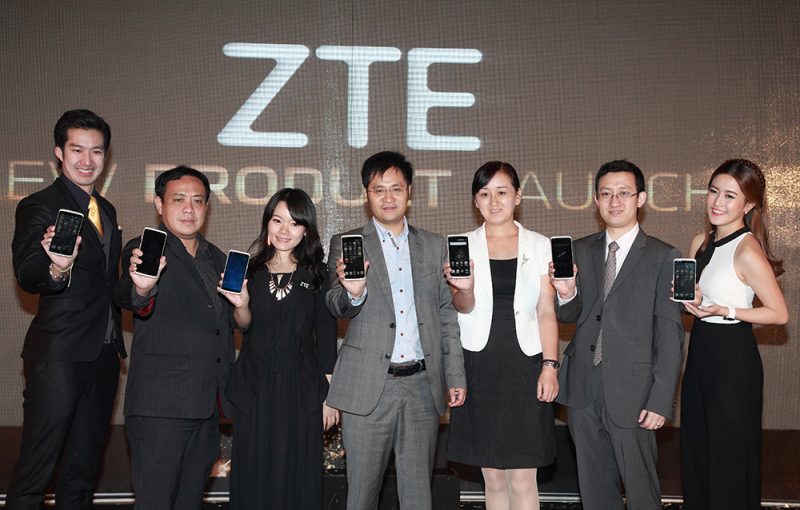 ZTE-Axon-02