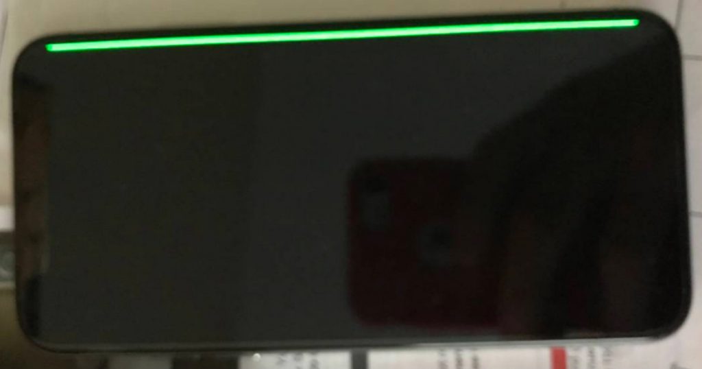 iPhone X มีปัญหา Green line of death เกิดเส้นเขียวที่ขอบจอ
