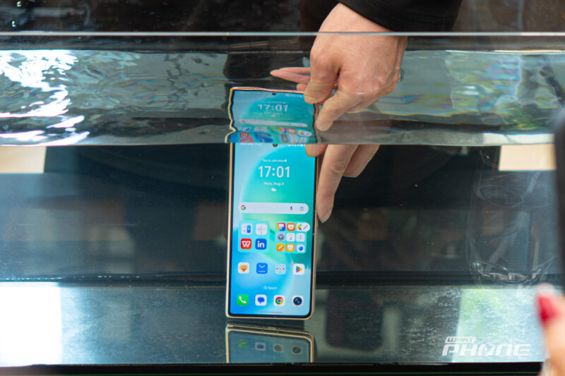 HONOR Magic V5