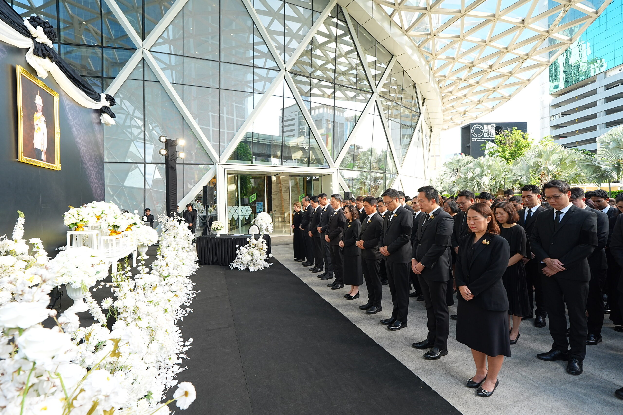 เอไอเอส รวมใจแสดงความอาลัย